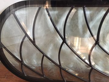 Le verre biseauté d'art de translucidité lambrisse la courbe/à plat la taille de coutume de forme