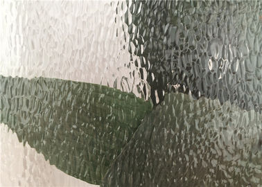 La courbe/a à plat donné aux feuilles une consistance rugueuse en verre, obscurcissent le verre modelé givré