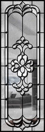 Le verre de fenêtre décoratif de salle de bains de texture visuelle, vitrail fait sur commande lambrisse l'obscurité